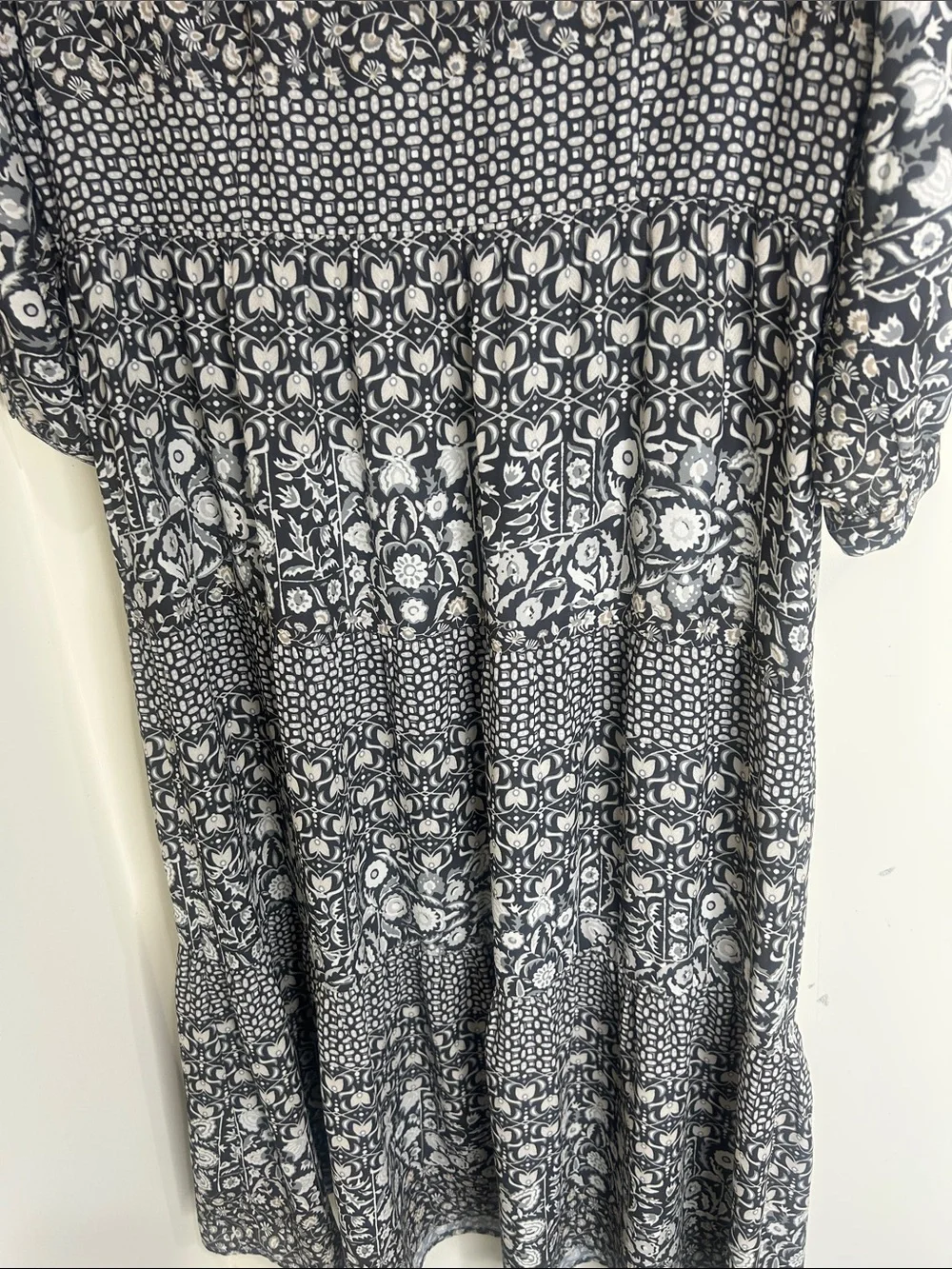 J. McLaughlin Dress Women's Medium Grey Floral Hortense Tiered Midi Resort